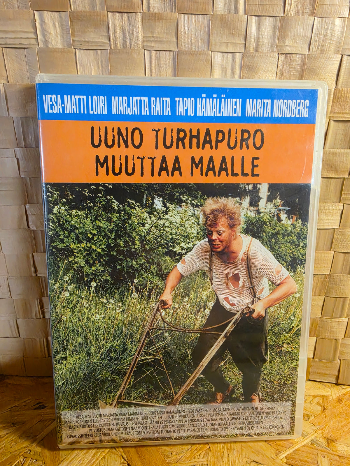 Uuno Turhapuro muuttaa maalle
